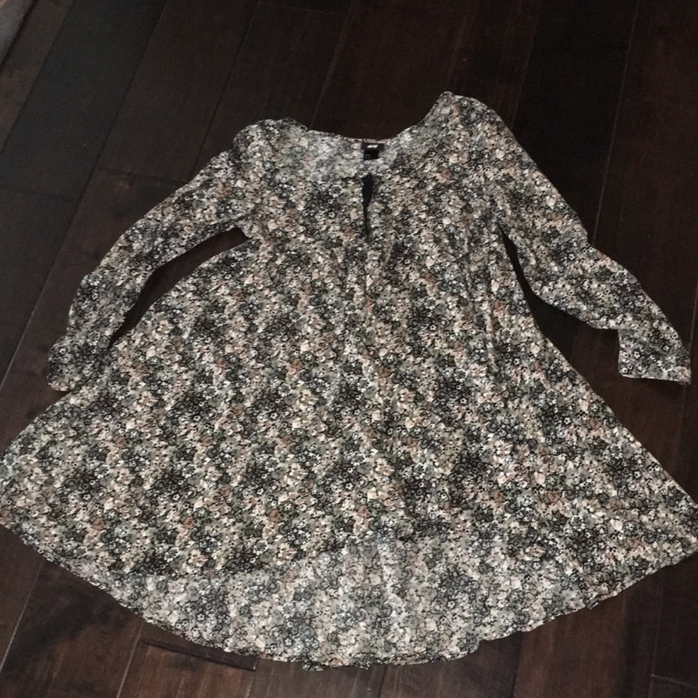 Floral high low long sleeve dress H&M US size 4